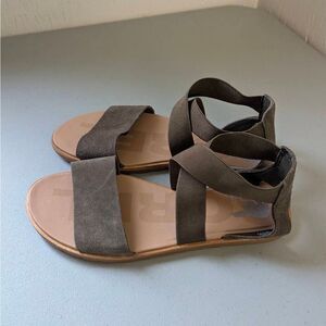 Sorel Ella II Sandals - Women's size 9.5 Olive Green Flat Leather Straps